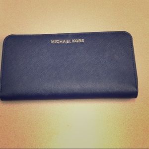 Large Michael Kors wallet like new